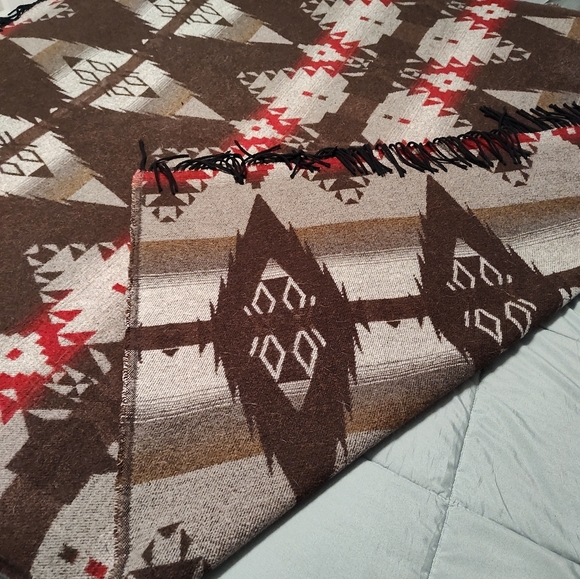 EUC True Grit Collection Apache Fringe Multicolor Southwest Print Blanket - Picture 9 of 12